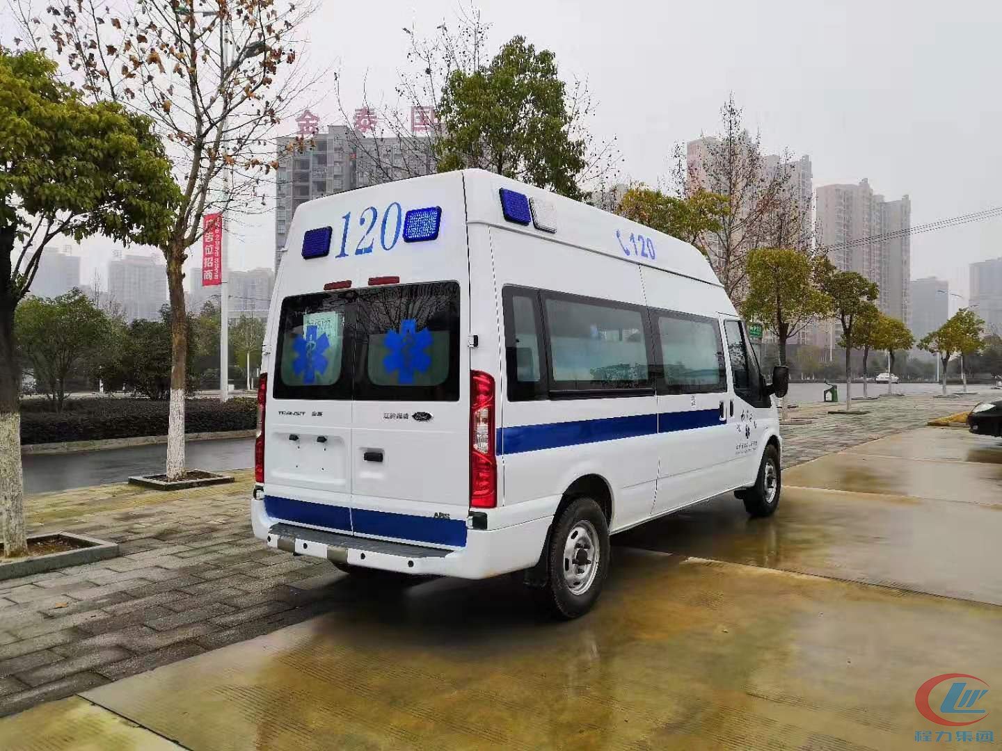 湖北bg大游福特V348高顶监护型救护车侧面图